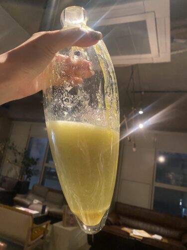 glass hookah fumo with fruit juice